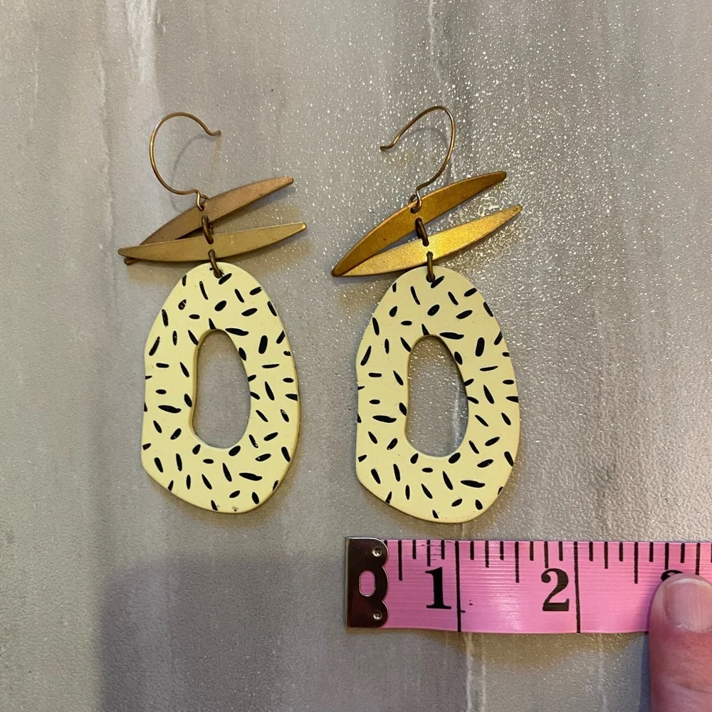 Abstract Gold Tone and Patterned Disc Drop Dangling Earrings for Pierced Ears